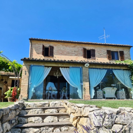 associazione-bed-and-breakfast-del-fermano-villa-rondanella-01